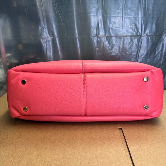 On 34th Azriell Extra-Large Tote - Peony Coral - Picture 6 of 9